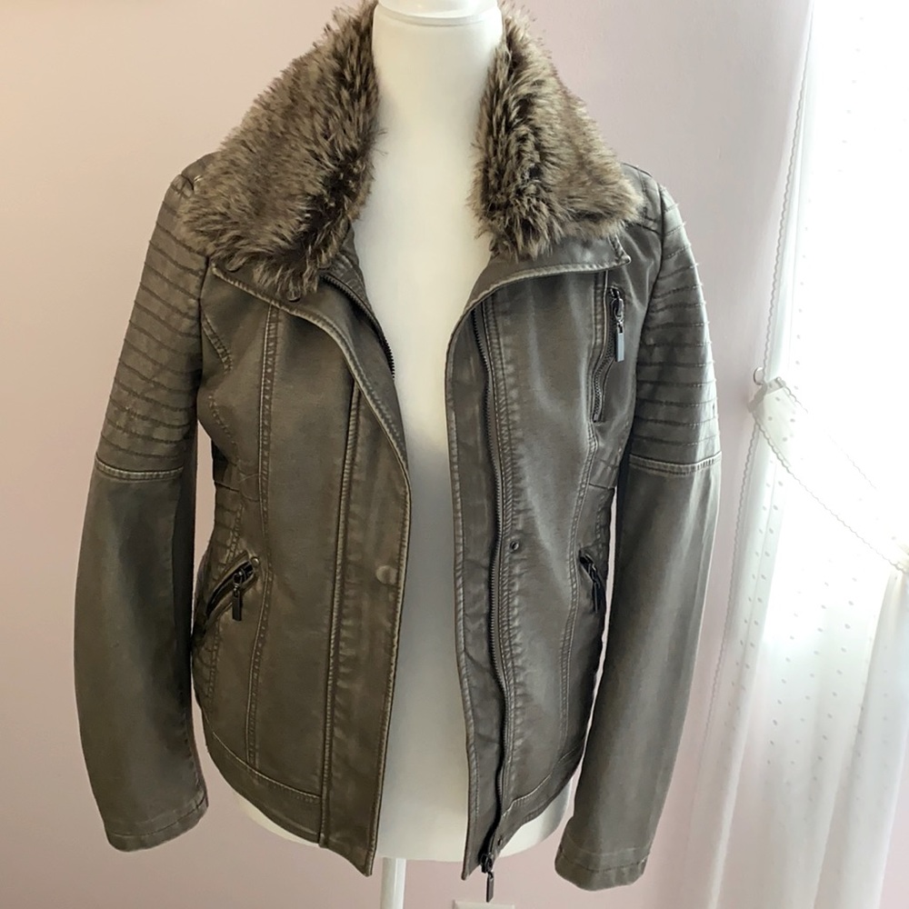 Gorgeous gray Leather Jacket/ faux fur collar